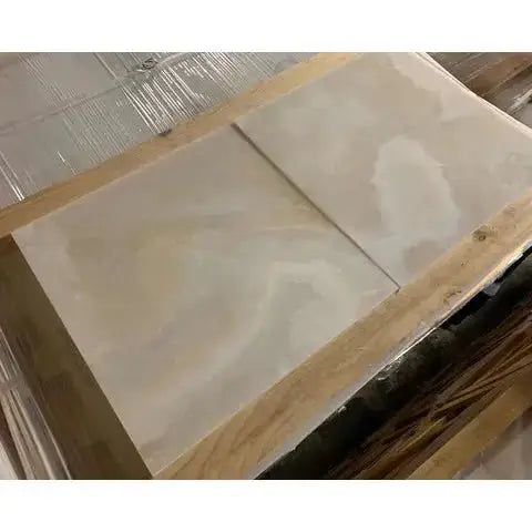 18X18 Vanilla Onyx Cross-Cut Polished Tile
