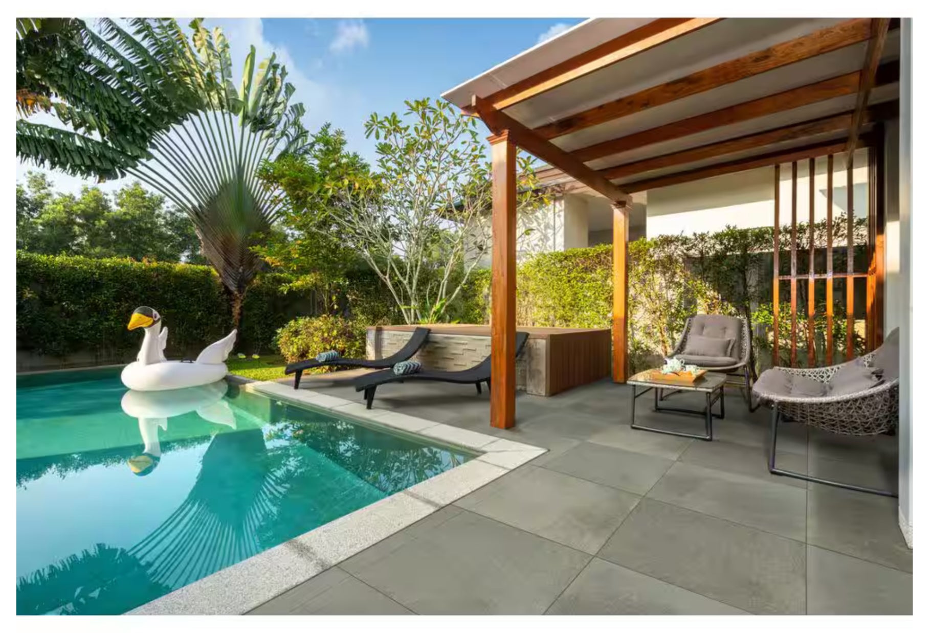 Arterra Full Range Bluestone 24x24 2CM Paver