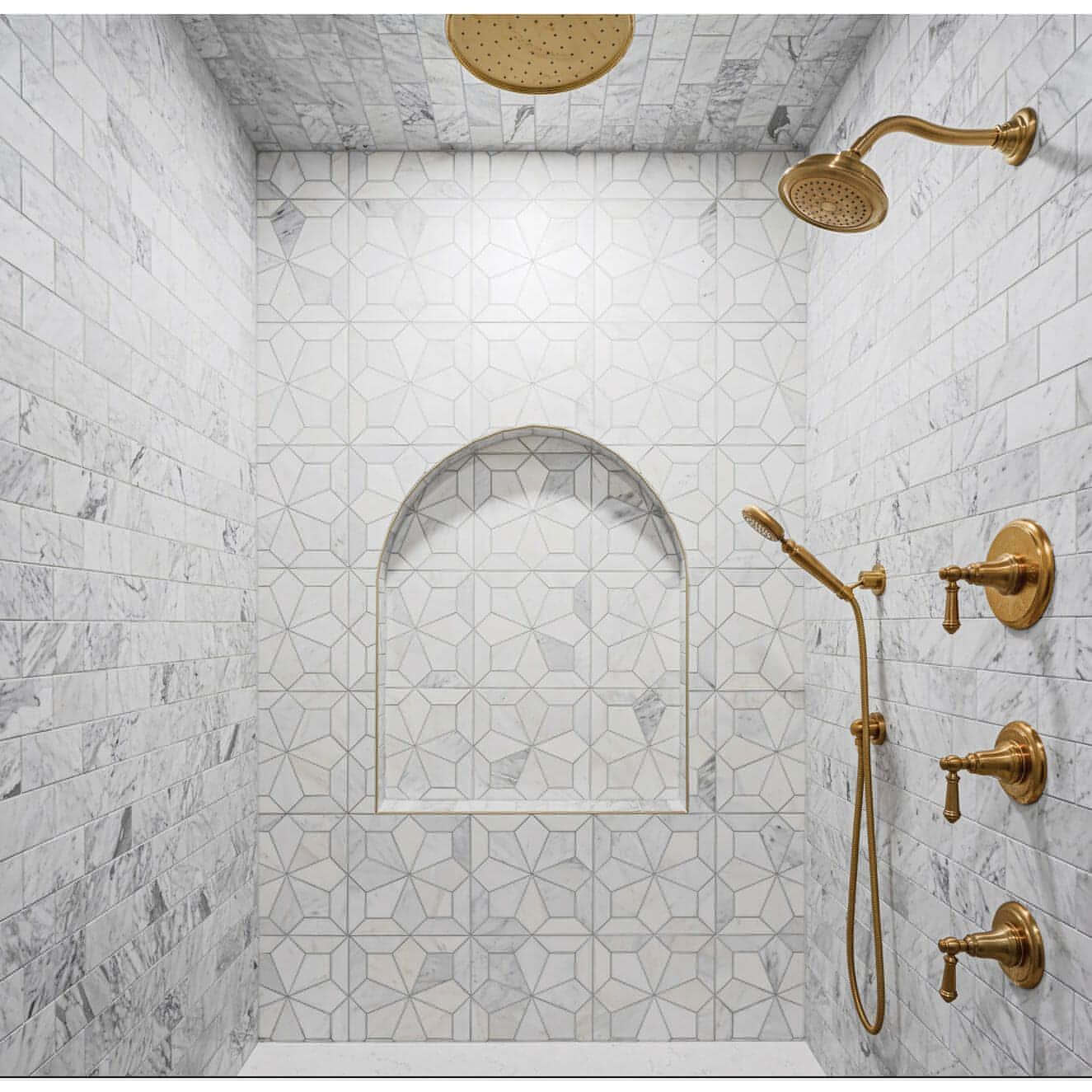 Blomma Honed Marble Mosaic Tile in Bianco