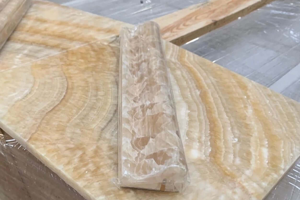Honey Onyx Molding Crown (Mercer) Molding 2x12 Polished